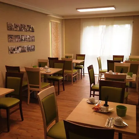 Отель Hotel Zur Kanone Tautenhain